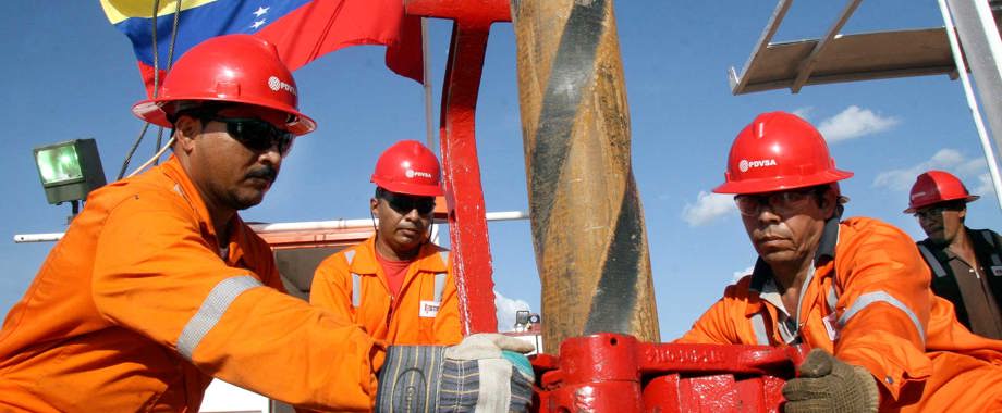 PDVSA drilling crew on rig 24.jpg