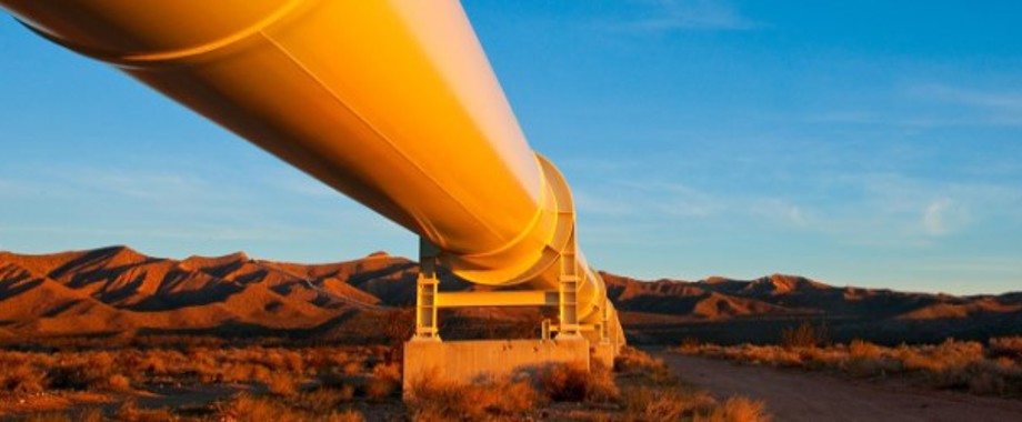 desert-pipeline-with-mountains-678x250.jpg