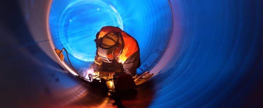 welding inside pipeline.jpg
