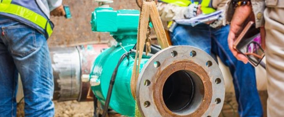 men working pipeline gas.jpg