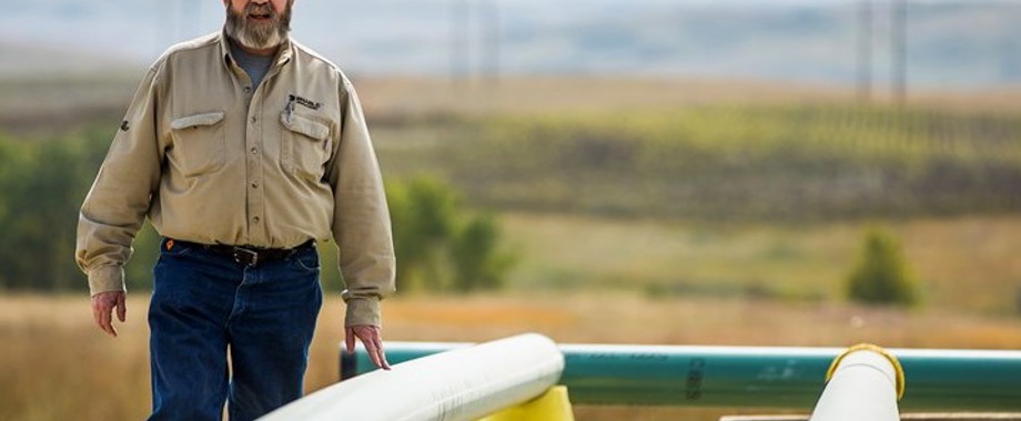 carousel resize Enable_-Employee_Reviewing_Pipe.jpg