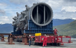 Mammoet’s team using the SPMT to offload and transport newly arrived equipment. Image courtesy of LNG Canada.